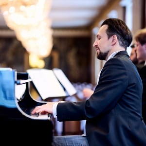 Cornelius Meister während der Philharmonischen Kammermusik in der Wiener Staatsoper