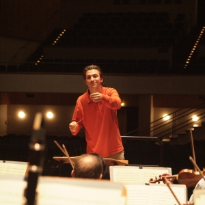 Cornelius Meister beim Kurs des Dirigentenforums des Deutschen Musikrats mit Kurt Masur und dem Beethovenorchester Bonn 2006
